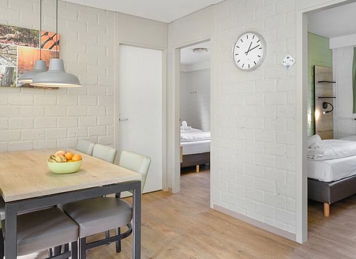 Gezellige woonkamer in Coldenhove 6-persoons hondenbungalow in Eerbeek, Veluwe, Gelderland.