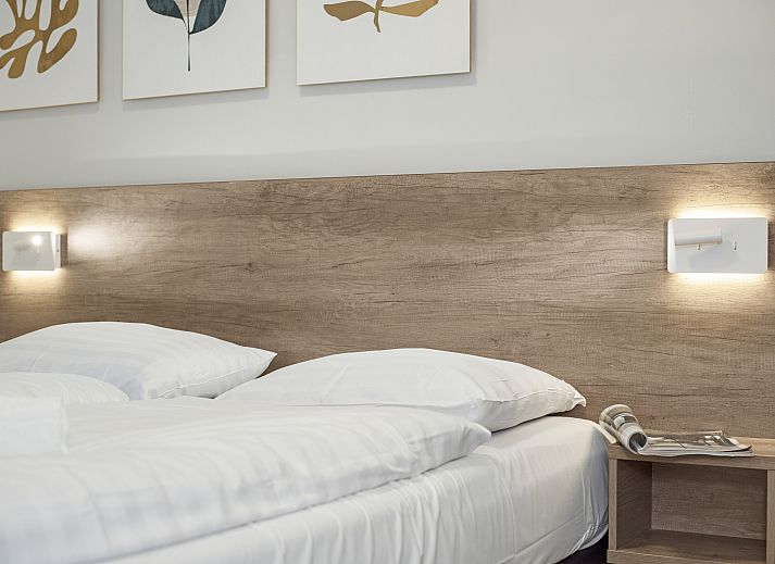 Warme Atmosphaere in Coldenhove 8-Personen-Bungalow, Eerbeek, Veluwe mit gemuetlichem Kamin.