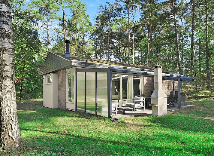 Coldenhove 8-Personen-Bungalow 8C1 in Eerbeek, Veluwe, umgeben von viel Gruen.