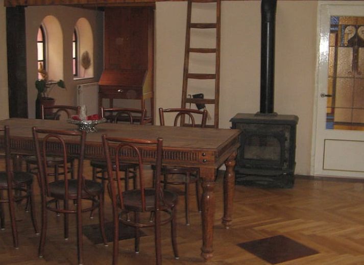 Charming vacation home in Wenum Wiesel in the Veluwe, Gelderland, surrounded by autumn nature.