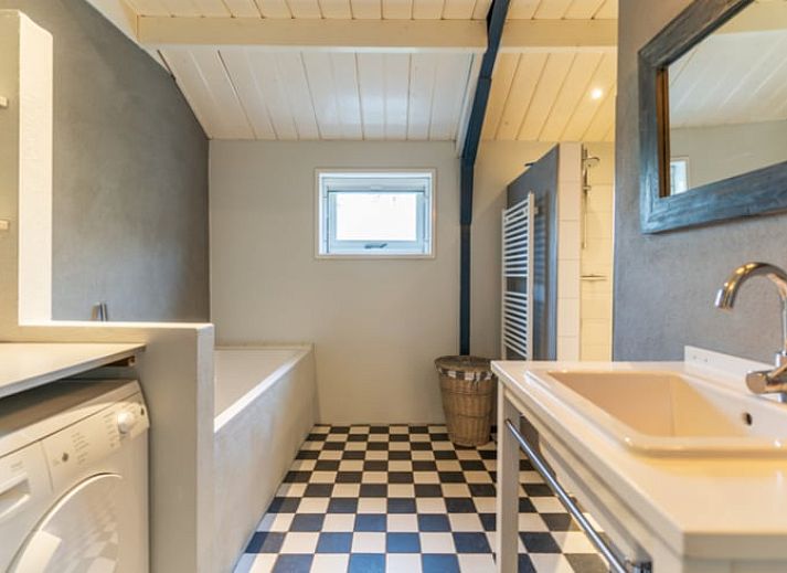 Moderne Kueche im Ferienhaus in Wenum Wiesel, Veluwe, Gelderland.