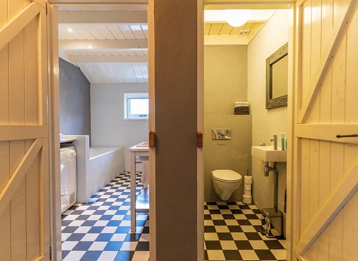 Moderne Kueche im Ferienhaus in Wenum Wiesel, Veluwe, Gelderland.