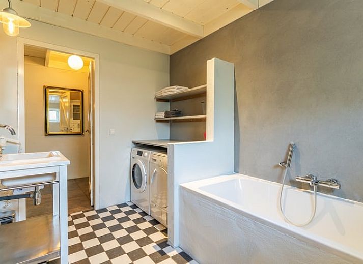 Moderne Kueche im Ferienhaus in Wenum Wiesel, Veluwe, Gelderland.