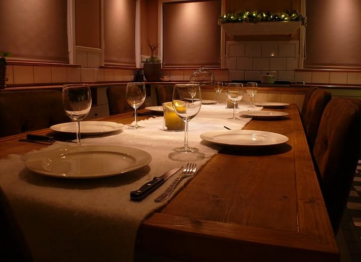 Moderne Kueche des Ferienhauses in 't Loo Oldebroek in Veluwe, Gelderland.