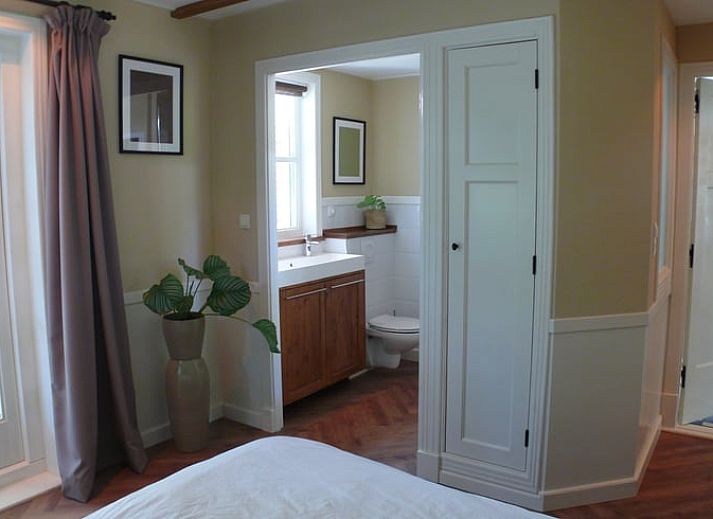 Moderne Kueche des Ferienhauses in 't Loo Oldebroek in Veluwe, Gelderland.