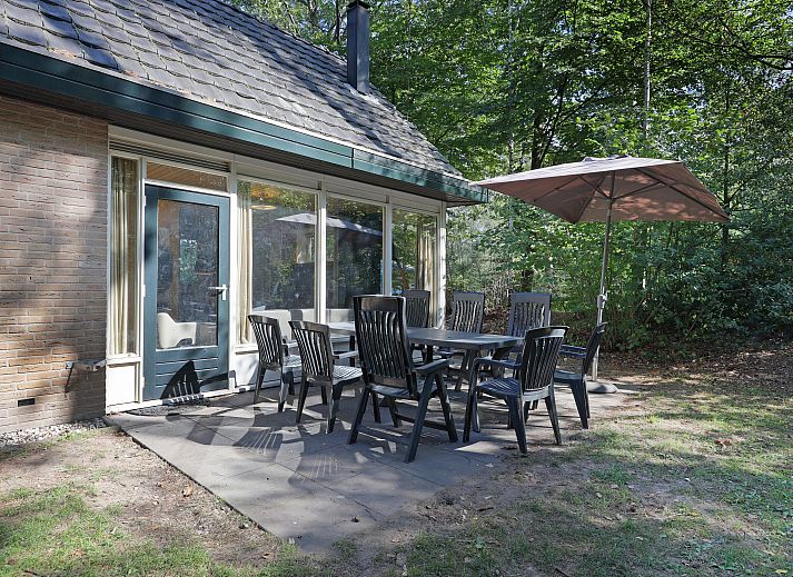 Moderne keuken in Rabbit Hill 8-persoons bungalow 8C, Nieuw Milligen, Veluwe, met eethoek en alle voorzieningen.