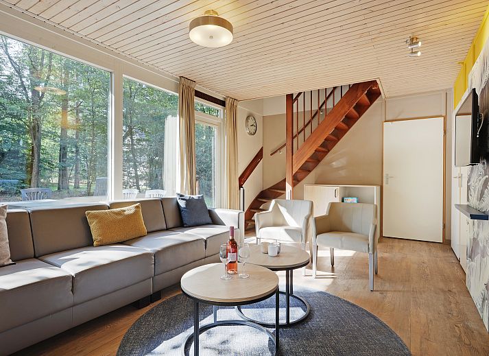 Moderne keuken in Rabbit Hill 8-persoons bungalow 8C, Nieuw Milligen, Veluwe, met eethoek en alle voorzieningen.