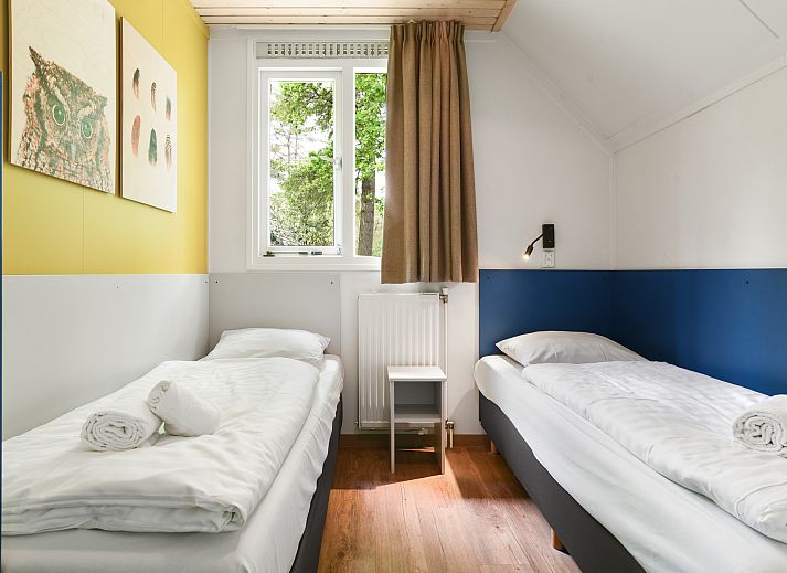 Moderne offene Kueche und Wohnzimmer des 8-Bett-Bungalows Rabbit Hill in Nieuw Milligen, Gelderland.