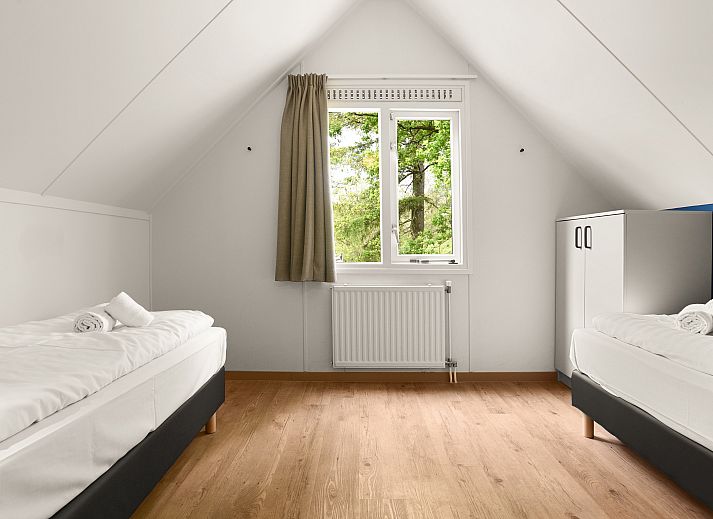 Moderne offene Kueche und Wohnzimmer des 8-Bett-Bungalows Rabbit Hill in Nieuw Milligen, Gelderland.