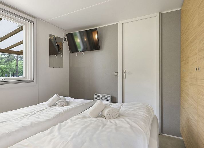 Cozy dining area in Rabbit Hill 6-person mobile home, located in the Veluwe, Nieuw Milligen