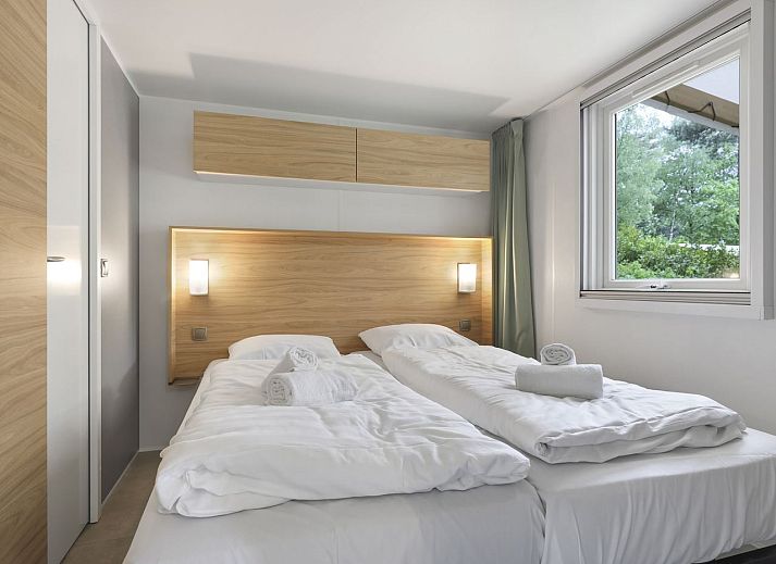 Dining area with glass doors to terrace in Rabbit Hill 6-person mobile home, Nieuw Milligen, Veluwe