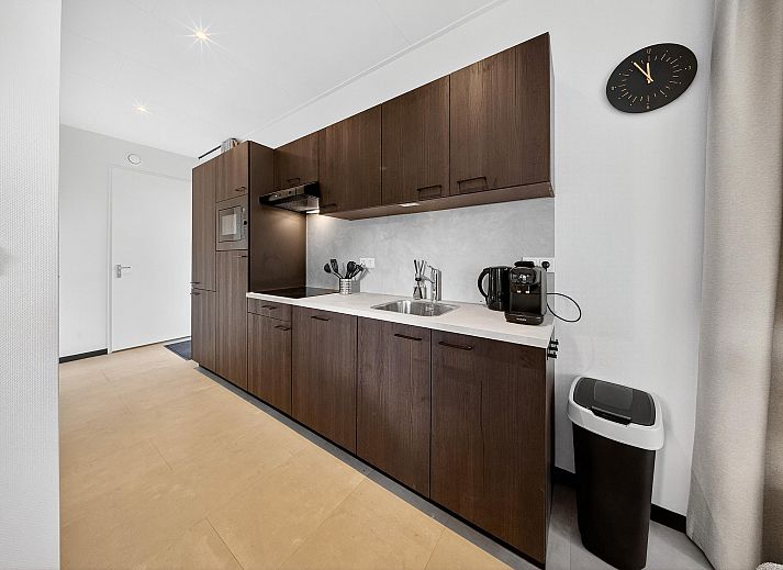 Freistehendes Haus in Nijkerk in Veluwe, Gelderland, umgeben von Herbstfarben und moderner Architektur fr einen entspannten Urlaub.