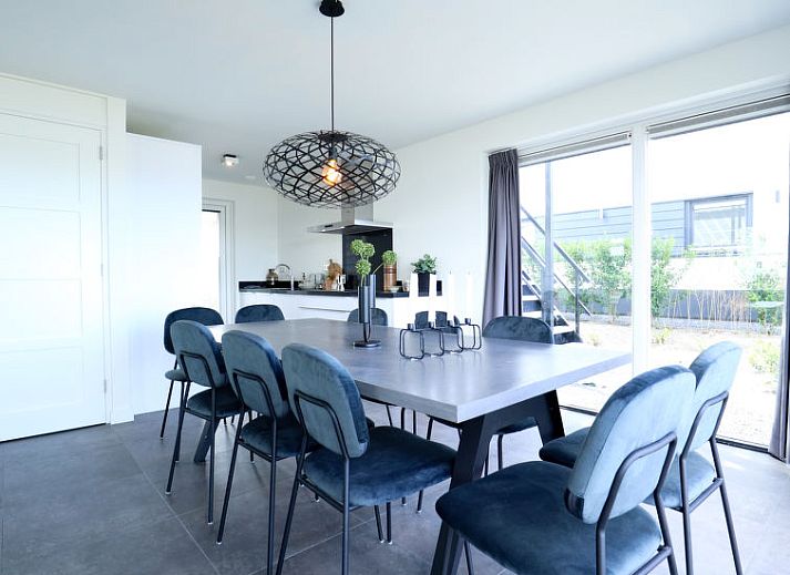 Vakantiehuis Villa Meerzicht 10 in Nijkerk, Veluwe met moderne architectuur en ruime tuin in Gelderland.