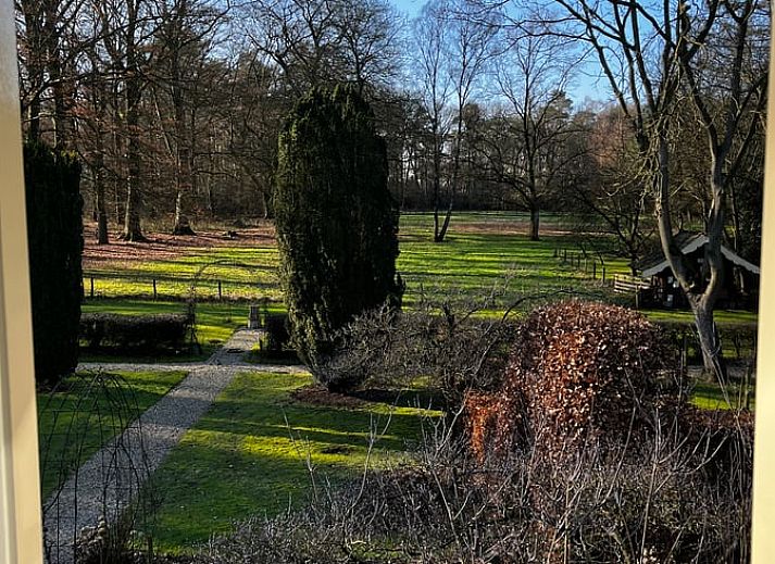Ruime eetkamer in Huisje in Klarenbeek, Veluwe, ideaal voor familiediners in een vakantiehuis.