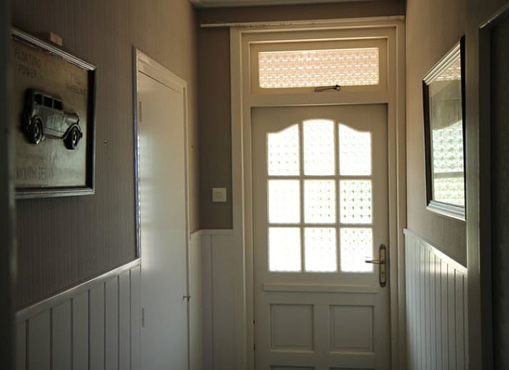 Gemuetlicher Innenbereich des Ferienhauses in Stroe, Veluwe, mit bequemen Sitzgelegenheiten.