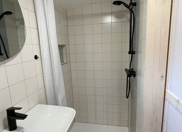 Vakantiehuisjes aan het water in Beemte Broekland, Veluwe, ideaal voor een ontspannen verblijf in Gelderland.