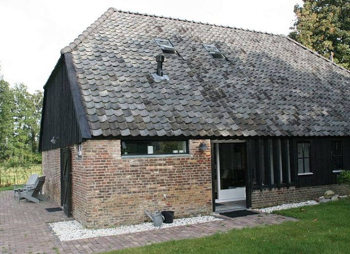 Ferienhaus in Hierden, Veluwe-Ferienhaus mit charmanter Backsteinfassade und Terrasse in Gelderland.