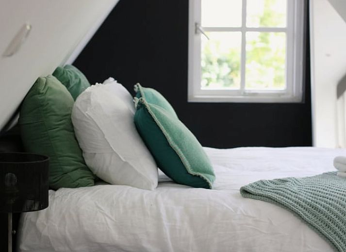 Cozy vacation home in Ugchelen, Veluwe, Gelderland with modern look and wooded area.