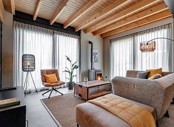 Eingang zum Cottage in Veessen, Ferienhaus an der Veluwe in Gelderland, mit moderner Architektur.