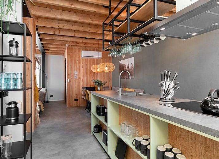 Eingang zum Cottage in Veessen, Ferienhaus an der Veluwe in Gelderland, mit moderner Architektur.