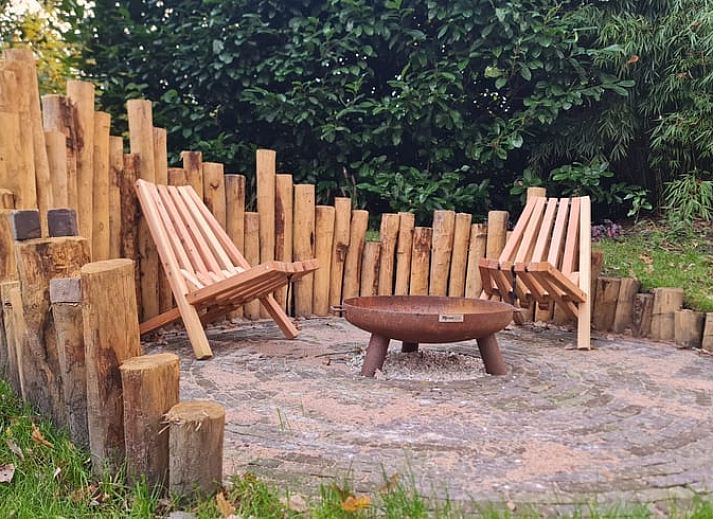 Moderne keuken in Huisje in Barneveld, ideaal voor een ontspannen verblijf in Veluwe.