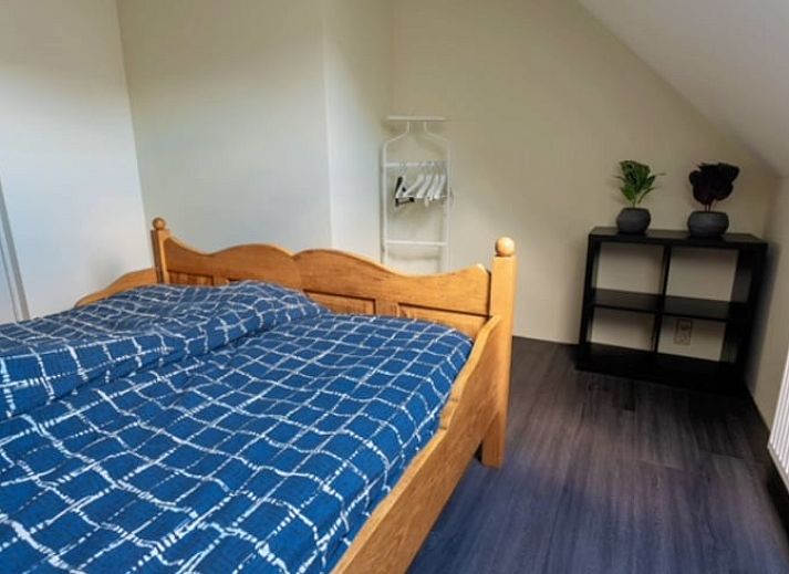 Grosser Esstisch im Ferienhaus in Meeden, Groningen, ideal fuer gemeinsame Mahlzeiten.