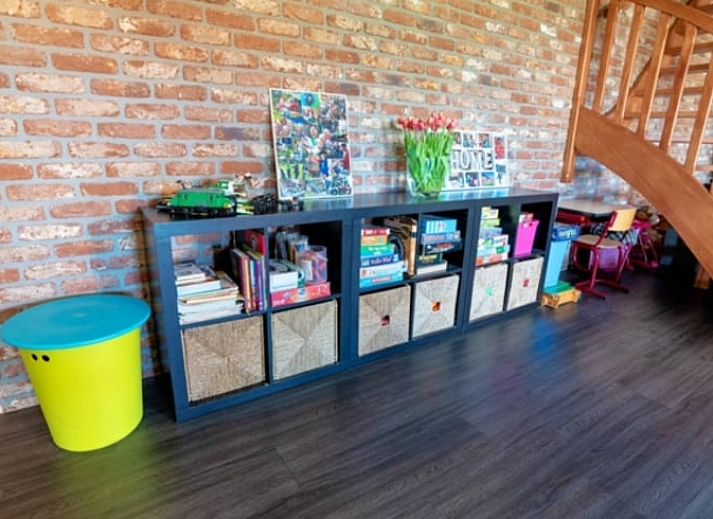 Grosser Esstisch im Ferienhaus in Meeden, Groningen, ideal fuer gemeinsame Mahlzeiten.