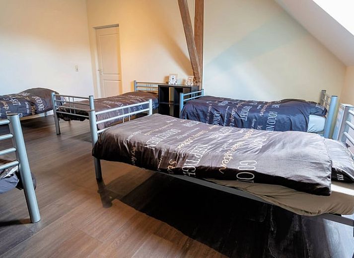 Stauraum voller Spiele im Ferienhaus in Meeden, nordoestlich von Groningen.