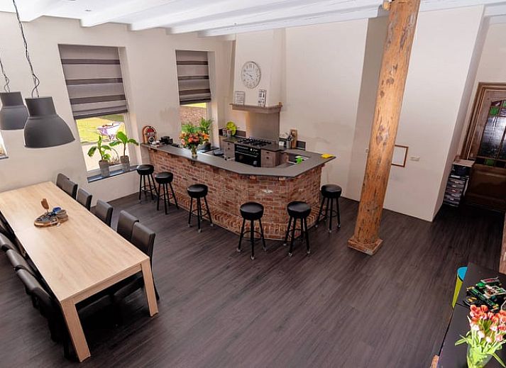 Stauraum voller Spiele im Ferienhaus in Meeden, nordoestlich von Groningen.