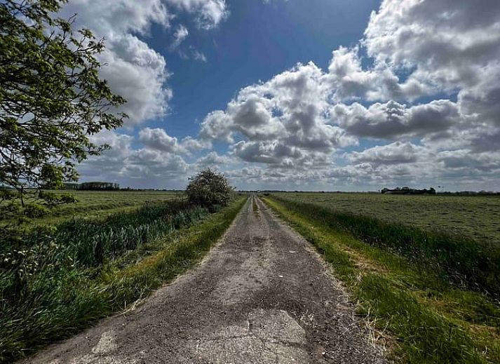 Moderne keuken in Vakantiehuisje in Tinallinge, voorzien van alle gemakken voor een comfortabel verblijf.