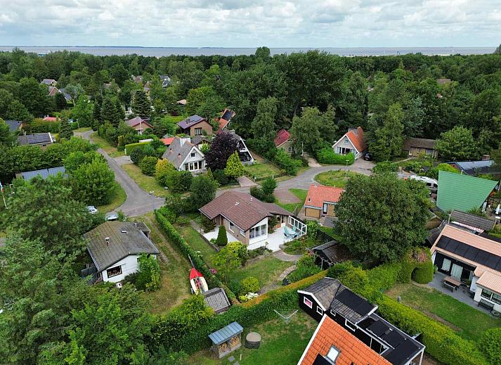 Moderne badkamer van GR032 vakantiewoning in Lauwersoog, Noordwest Groningen.