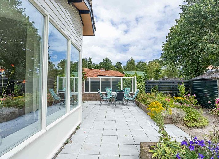 Moderne badkamer van GR032 vakantiewoning in Lauwersoog, Noordwest Groningen.