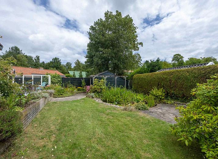 Stijlvolle keuken in GR032 vakantiehuis, Lauwersoog, met moderne apparatuur.
