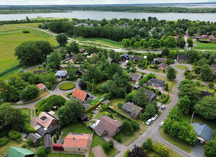 Stijlvolle keuken in GR032 vakantiehuis, Lauwersoog, met moderne apparatuur.