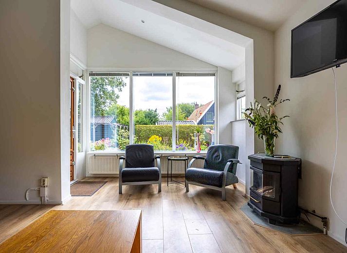 Stijlvolle keuken in GR032 vakantiehuis, Lauwersoog, met moderne apparatuur.