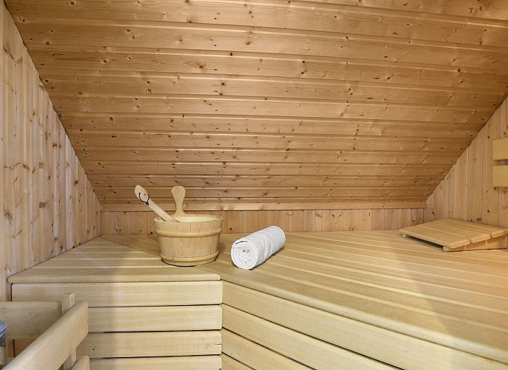 Stylish living room with fireplace in Natuurdorp Suyderoogh 4-bed bungalow, Lauwersoog.