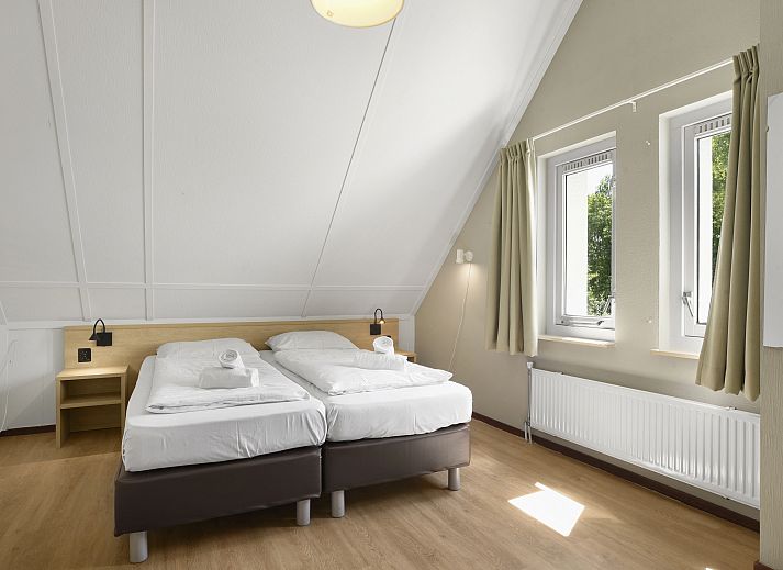 Stylish living room with fireplace in Natuurdorp Suyderoogh 4-bed bungalow, Lauwersoog.