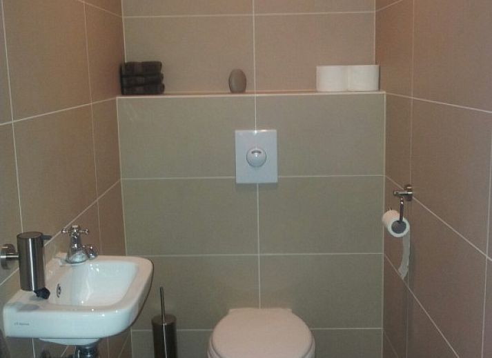 Gemuetliche Terrasse im Ferienhaus mit Sauna in Vierhuizen, Nordwest Groningen.