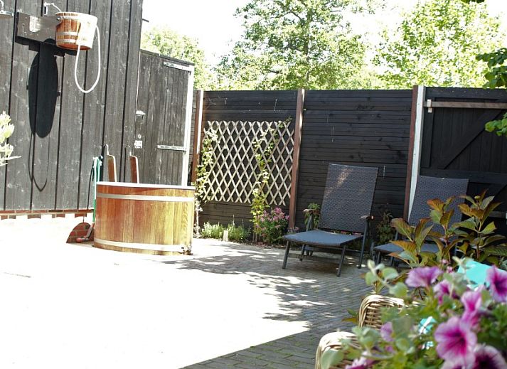Moderne Kueche im Ferienhaus mit Sauna, gelegen in Vierhuizen, Nordwest Groningen.