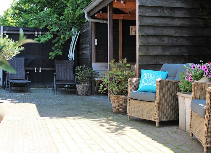 Moderne Kueche im Ferienhaus mit Sauna, gelegen in Vierhuizen, Nordwest Groningen.