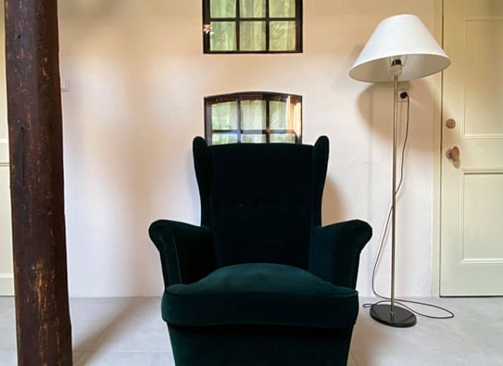 Gezellige slaapkamer in Vakantiehuisje in Molenrij, Noordwest Groningen, met warme verlichting.