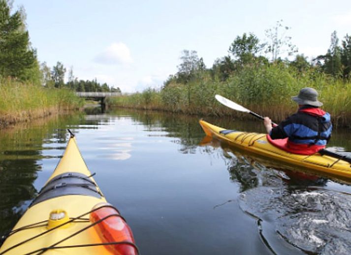 Moderne badkamer in Vakantiehuisje in Molenrij, voorzien van een ruime douche en fris design.