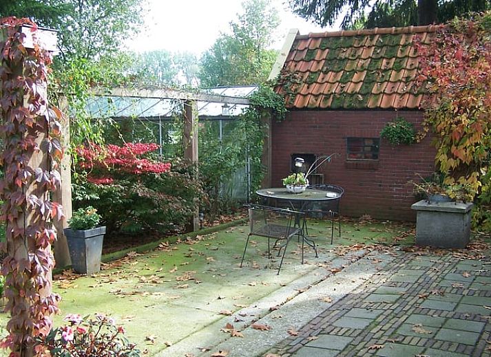 Geniessen Sie den rustikalen Charme von Huisje in Ter Apel, einem Ferienhaus inmitten der gruenen Natur im malerischen Suedosten von Groningen.