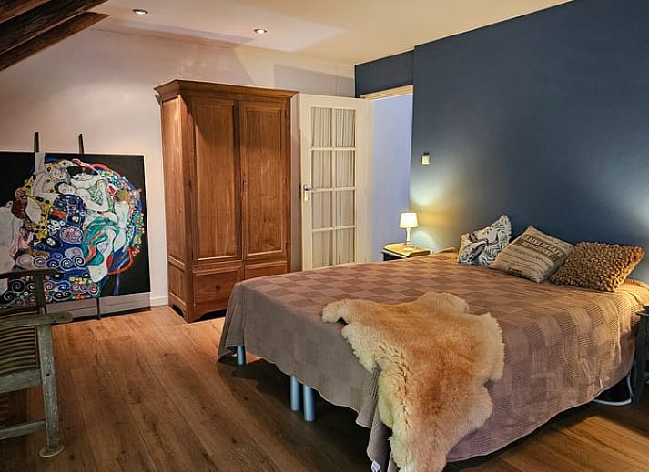 Attraktives Schlafzimmer in einem Ferienhaus in Bellingwolde, im Suedosten von Groningen.