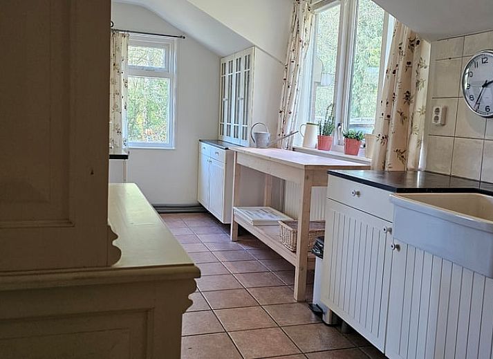 Charmante Fassade von Cottage in Bellingwolde, einem Ferienhaus im Suedosten von Groningen.