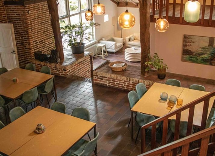 Ferienhaus in Bourtange Ferienhaus in Groningen mit traditioneller Backsteinfassade und gruenem Garten.