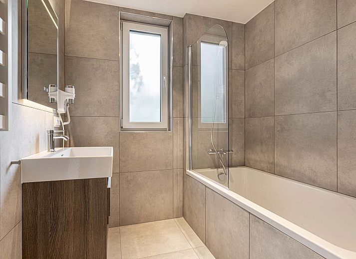 Luxe binnenruimte van de Vrijstaande woning in Sellingen, vakantiehuis in Groningen met comfortabele zitplek.