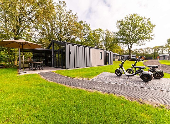 Gezellige woonkamer in de Vrijstaande woning in Sellingen, vakantiehuis in Zuidoost Groningen.