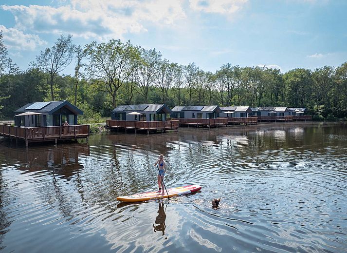 Gezellige woonkamer in de Vrijstaande woning in Sellingen, vakantiehuis in Zuidoost Groningen.