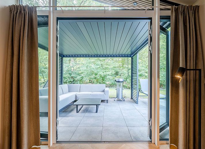 Vrijstaande woning in Sellingen met houten gevels, perfect voor vakantie in Groningen.